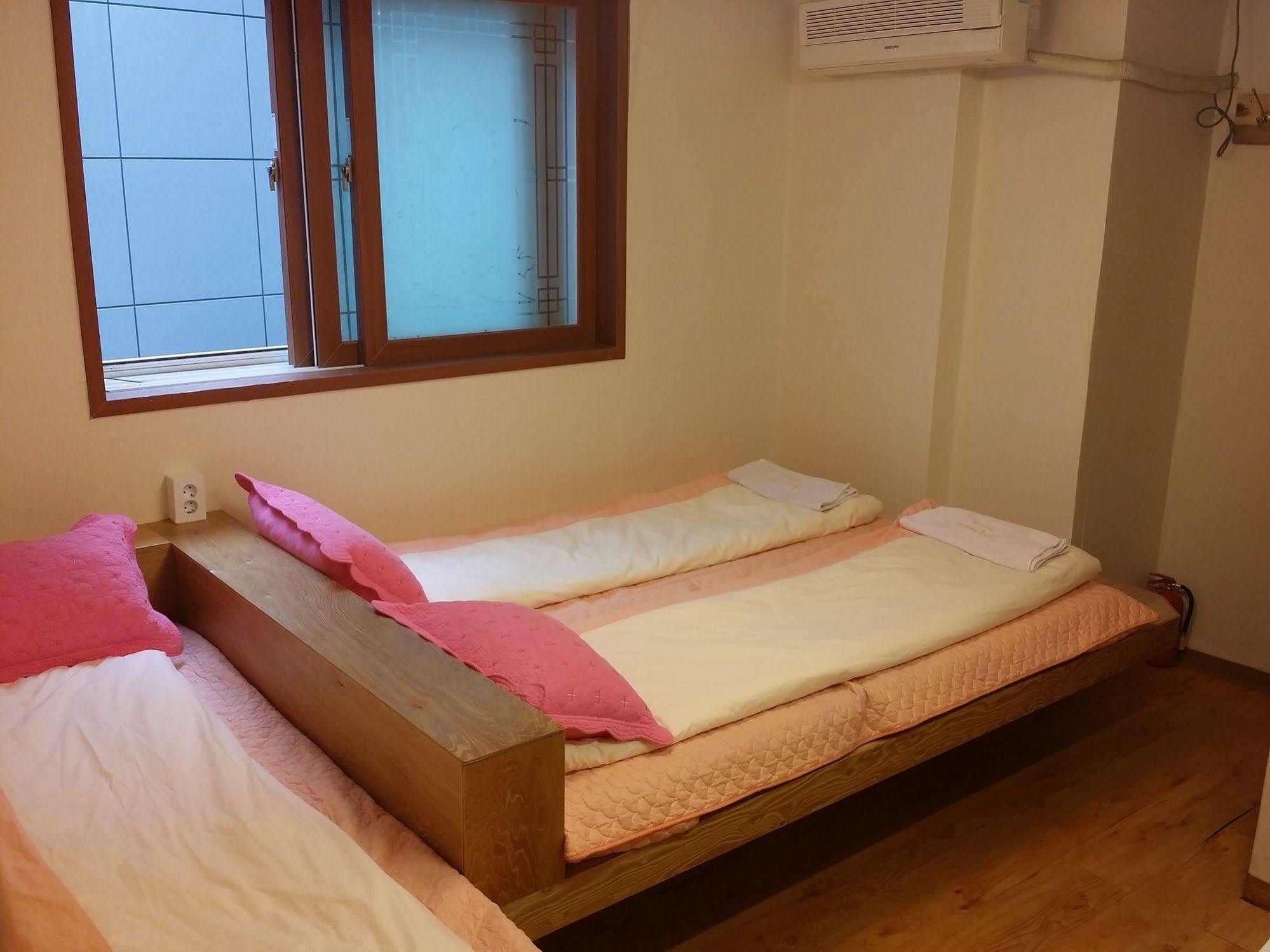 A Pousada Bong Backpackers Seul Exterior foto