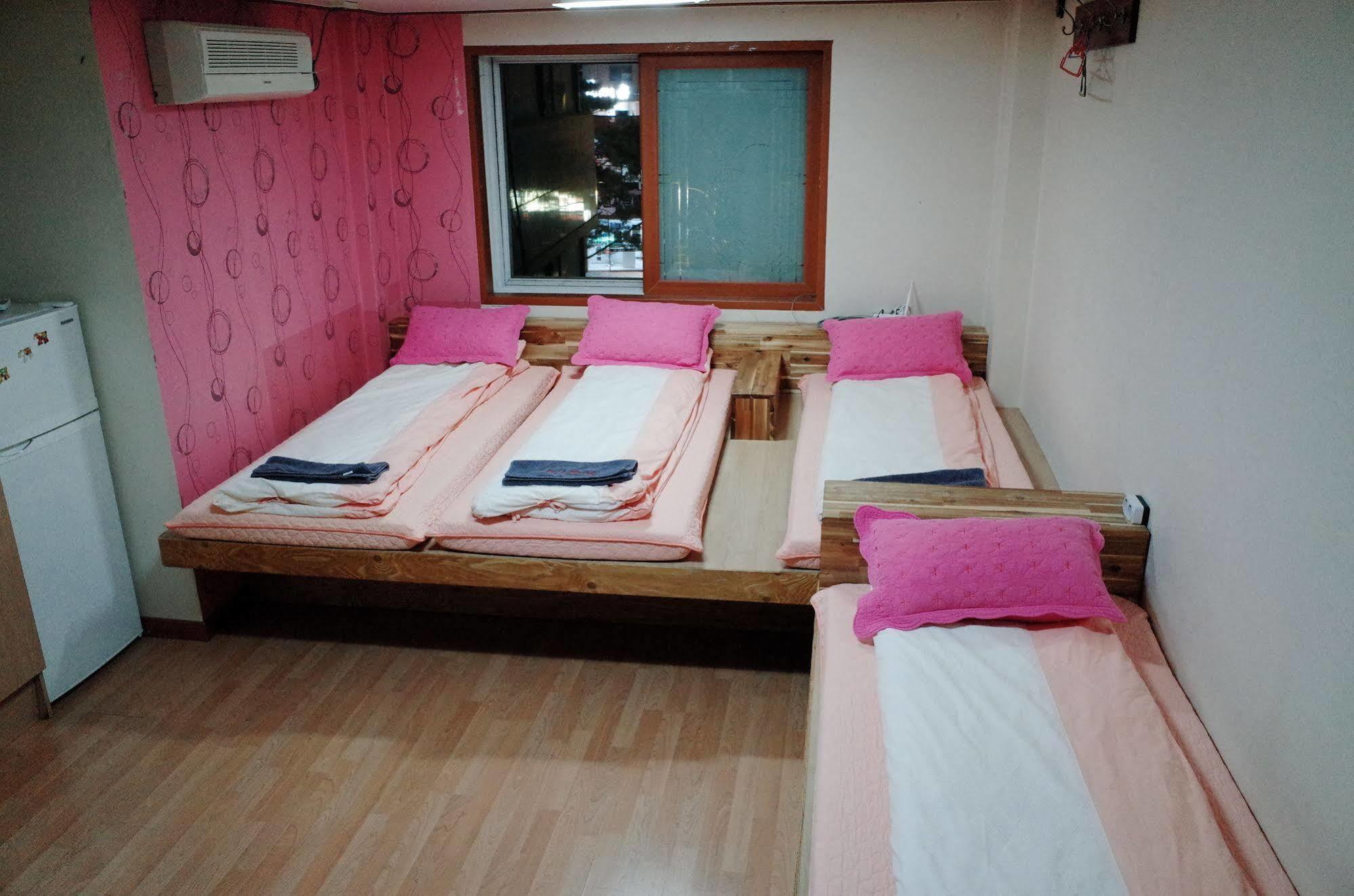 A Pousada Bong Backpackers Seul Exterior foto
